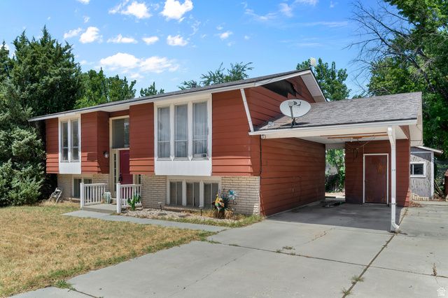 1352 W 2600 N, Clinton, UT 84015