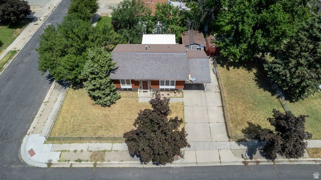 1352 W 2600 N, Clinton, UT 84015