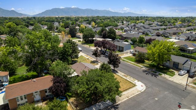 1352 W 2600 N, Clinton, UT 84015