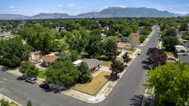 1352 W 2600 N, Clinton, UT 84015