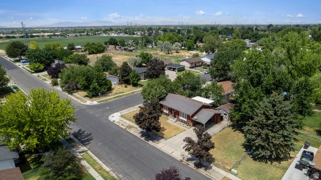 1352 W 2600 N, Clinton, UT 84015
