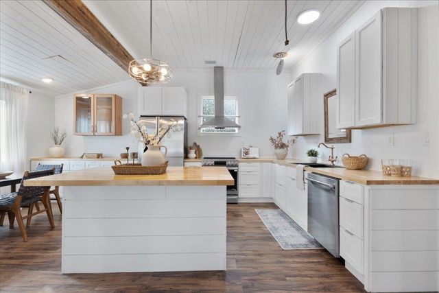 209 SE 10th Street, Steinhatchee, FL 32359