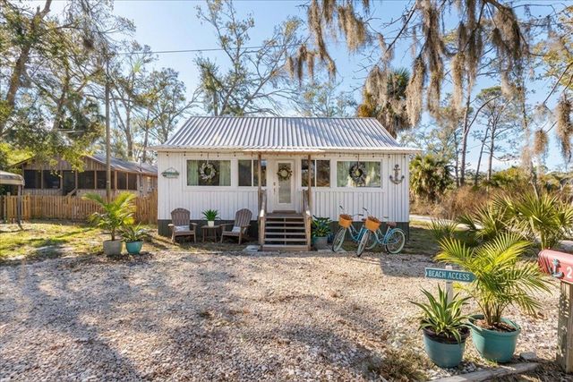 209 SE 10th Street, Steinhatchee, FL 32359