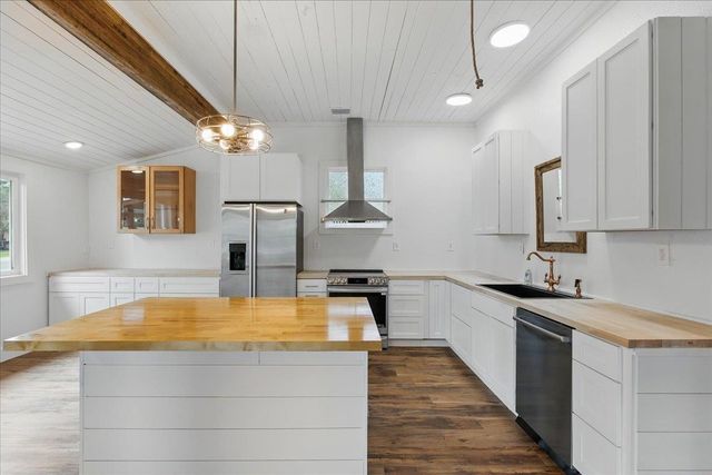 209 SE 10th Street, Steinhatchee, FL 32359