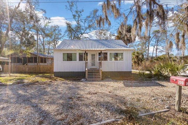 209 SE 10th Street, Steinhatchee, FL 32359