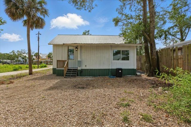 209 SE 10th Street, Steinhatchee, FL 32359