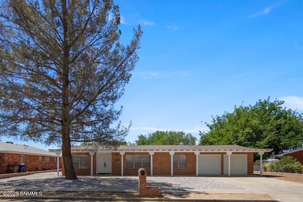 2640 Calle de Rosa, Las Cruces, NM 88001