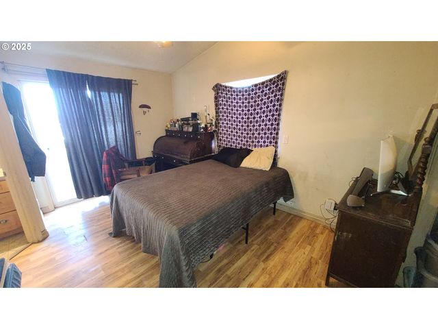 504 WALL St, Silverton, OR 97381