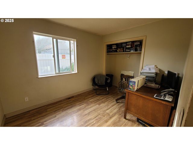 504 WALL St, Silverton, OR 97381