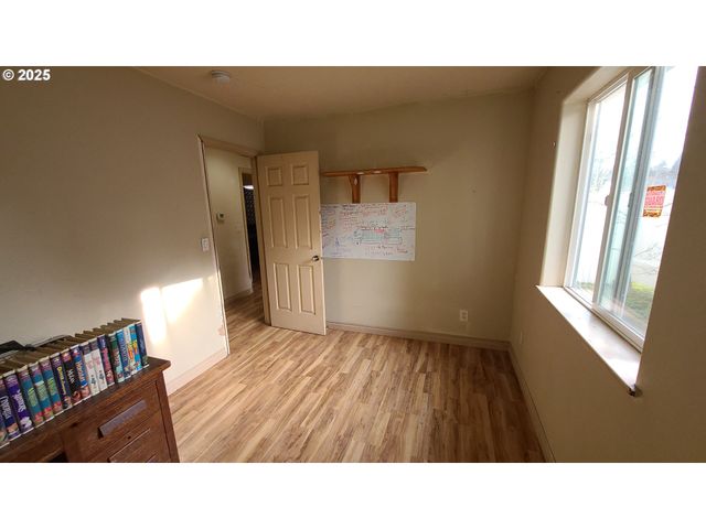 504 WALL St, Silverton, OR 97381