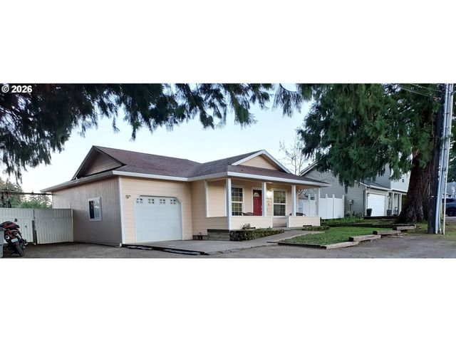 504 WALL St, Silverton, OR 97381