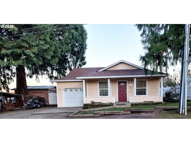 504 WALL St, Silverton, OR 97381