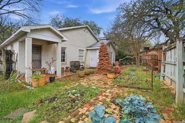 933 Fredericksburg, New Braunfels, TX 78130