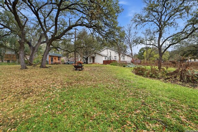 933 Fredericksburg, New Braunfels, TX 78130