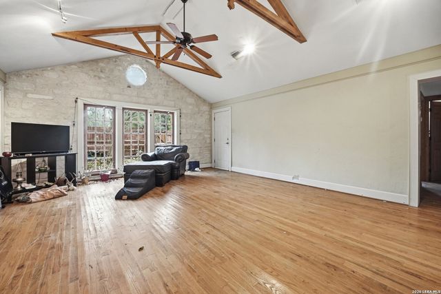 933 Fredericksburg, New Braunfels, TX 78130