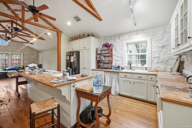 933 Fredericksburg, New Braunfels, TX 78130