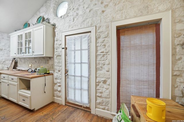 933 Fredericksburg, New Braunfels, TX 78130