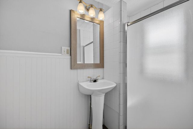 36 Essex Street, Manchester, NH 03102