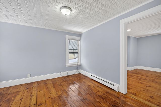 36 Essex Street, Manchester, NH 03102