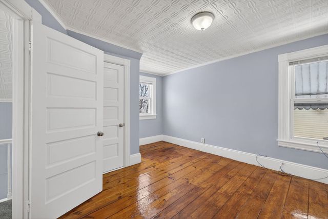 36 Essex Street, Manchester, NH 03102