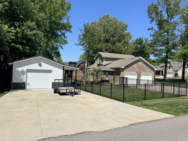 2803 Prince Dr, Clarksville, TN 37043