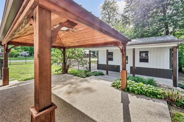 2803 Prince Dr, Clarksville, TN 37043