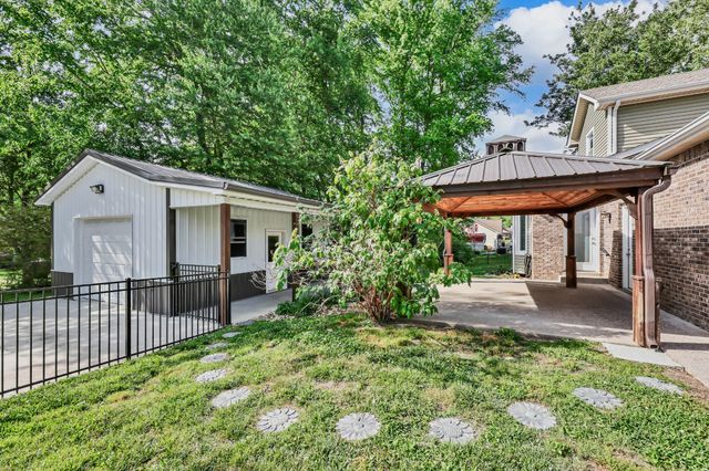 2803 Prince Dr, Clarksville, TN 37043