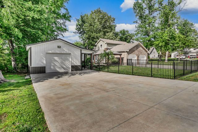 2803 Prince Dr, Clarksville, TN 37043