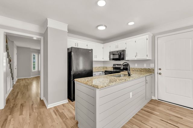 2803 Prince Dr, Clarksville, TN 37043