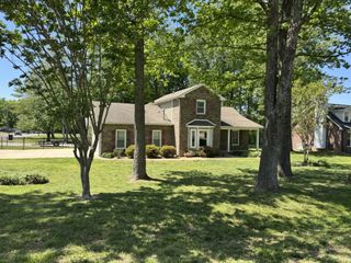 2803 Prince Dr, Clarksville, TN 37043