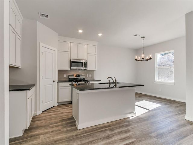 9801 Livingston Road, Edmond, OK 73025