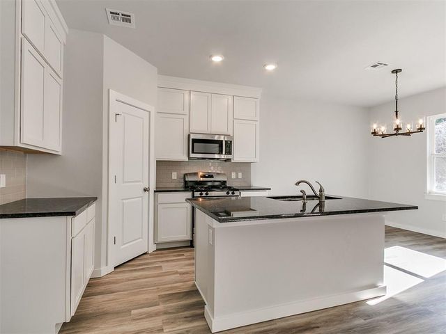 9801 Livingston Road, Edmond, OK 73025