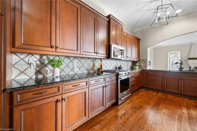 39 Creswell Manor Drive, Greensboro, NC 27407