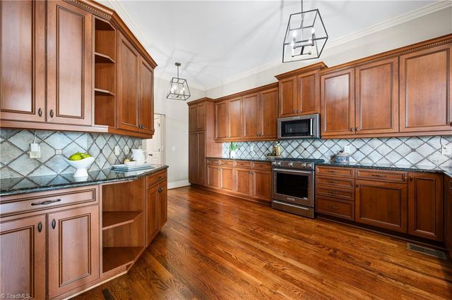 39 Creswell Manor Drive, Greensboro, NC 27407