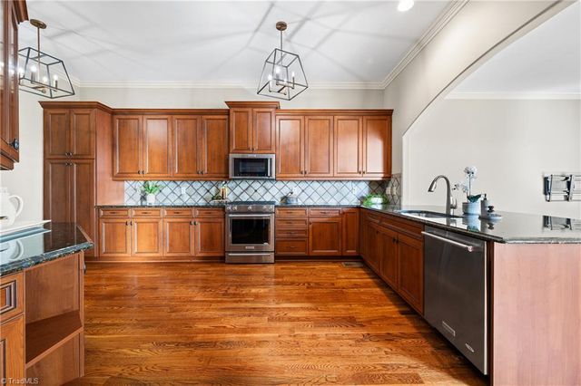 39 Creswell Manor Drive, Greensboro, NC 27407