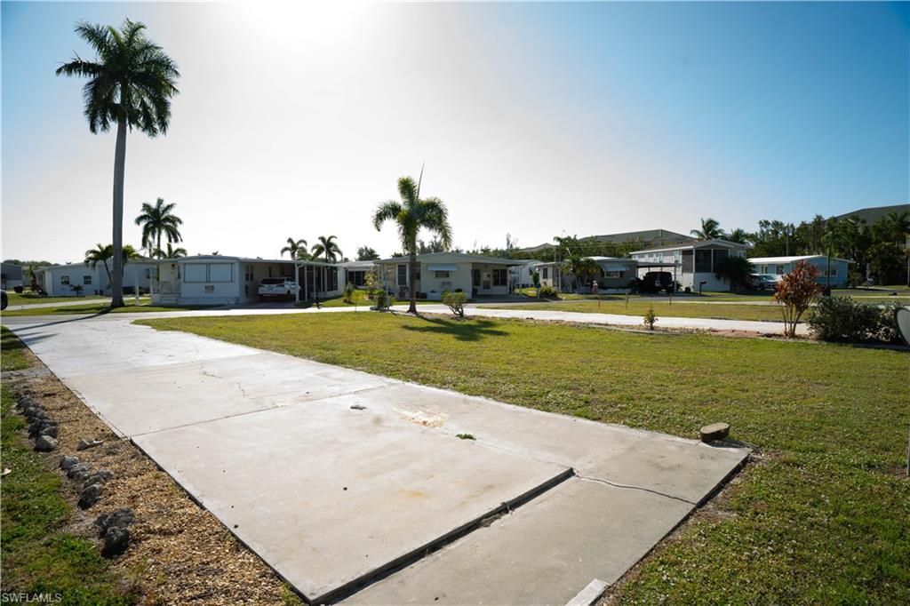 353 Mattie AVE, FORT MYERS, FL 33908 — photo 2