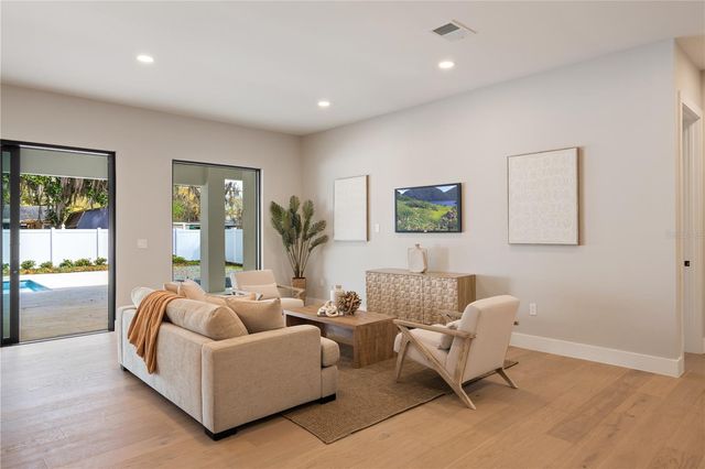 1425 W YALE STREET, Orlando, FL 32804