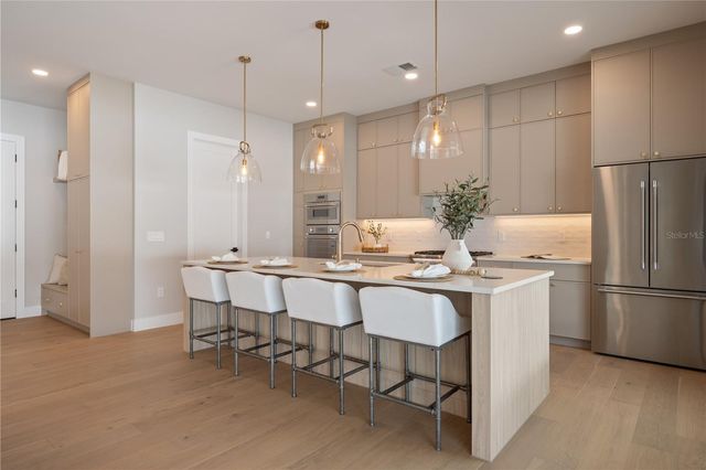 1425 W YALE STREET, Orlando, FL 32804