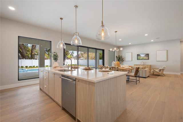 1425 W YALE STREET, Orlando, FL 32804