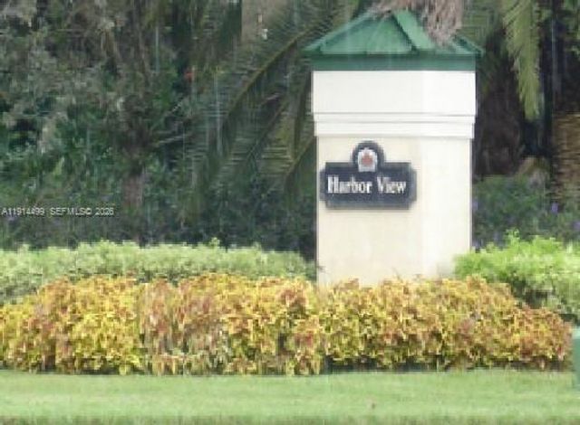 1946 Harbor View Cir, Weston, FL 33327