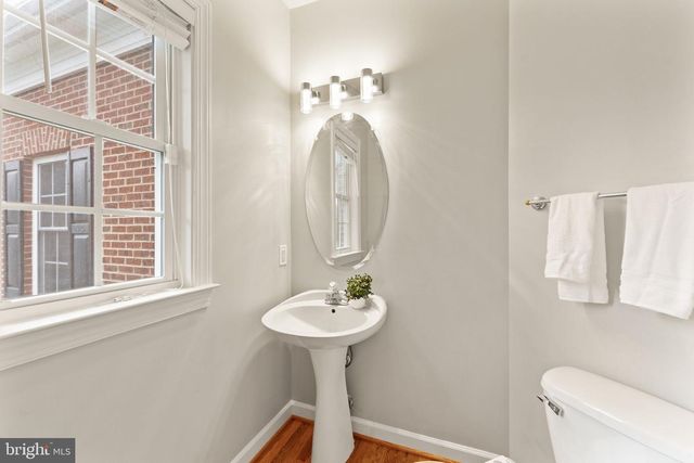 1814 WOODS EDGE DR NE, Leesburg, VA 20176