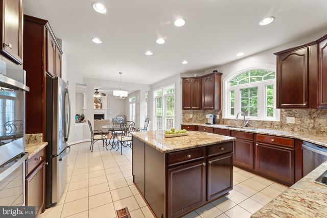 1814 WOODS EDGE DR NE, Leesburg, VA 20176