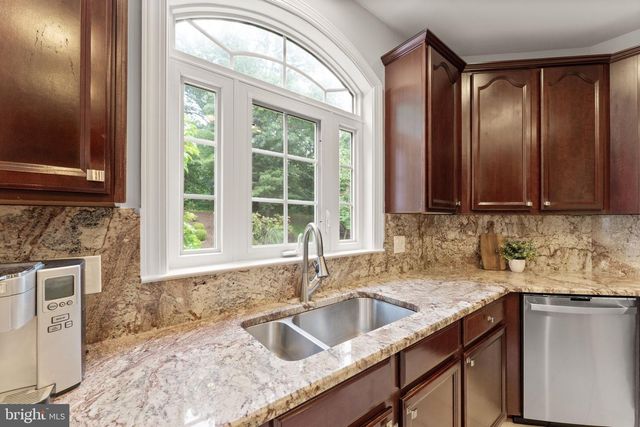 1814 WOODS EDGE DR NE, Leesburg, VA 20176