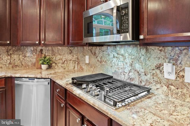 1814 WOODS EDGE DR NE, Leesburg, VA 20176