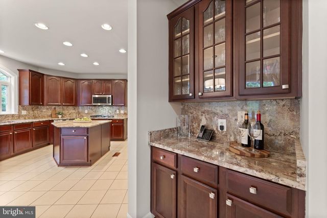 1814 WOODS EDGE DR NE, Leesburg, VA 20176