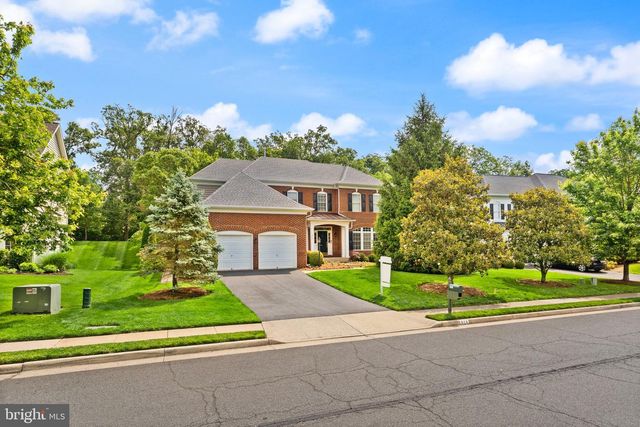 1814 WOODS EDGE DR NE, Leesburg, VA 20176