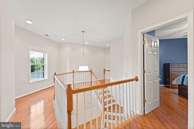 1814 WOODS EDGE DR NE, Leesburg, VA 20176