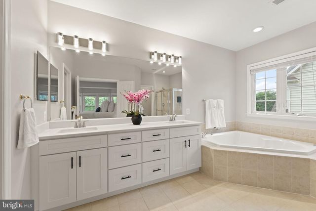 1814 WOODS EDGE DR NE, Leesburg, VA 20176