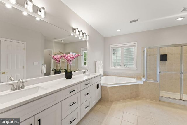 1814 WOODS EDGE DR NE, Leesburg, VA 20176