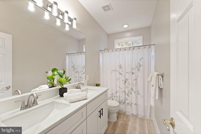 1814 WOODS EDGE DR NE, Leesburg, VA 20176